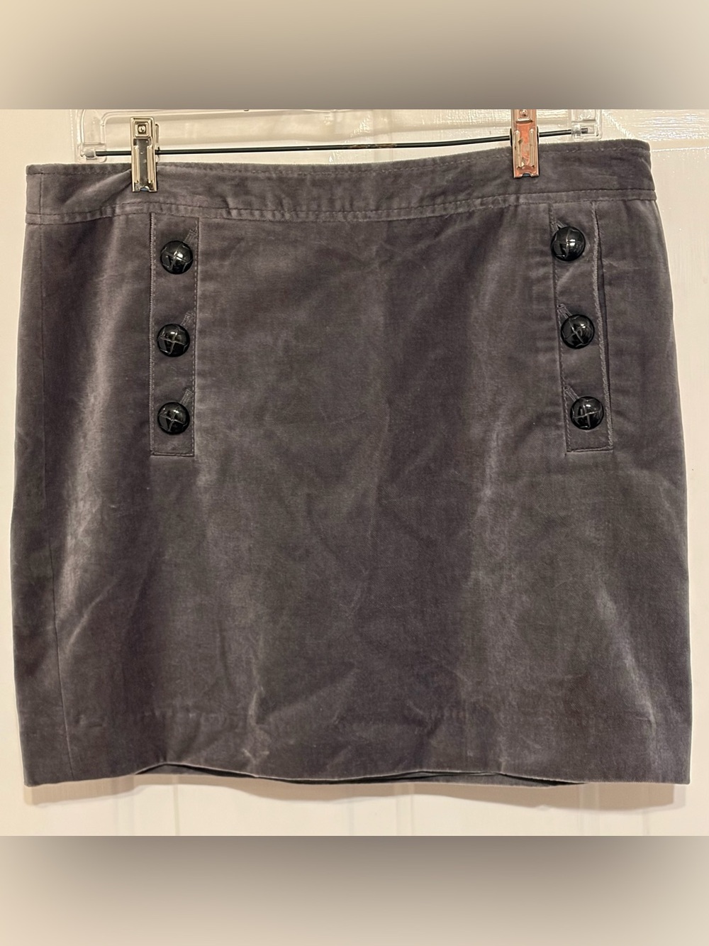 Y2K Banana Republic Women's Gray Velvet/Velour Button-Accent Mini Skirt Size 12